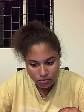 Snapshot of madell chatting on 03-10-25, 05:29 madell online show from 03-10-25, 05:29