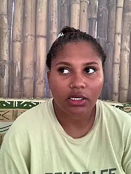 Snapshot of madell chatting on 03-13-25, 10:36 madell online show from 03-13-25, 10:36