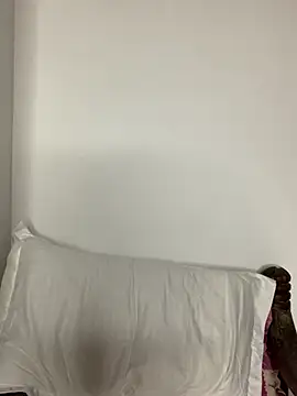 Snapshot of madell chatting on 03-16-25, 02:53 madell online show from 03-16-25, 02:53