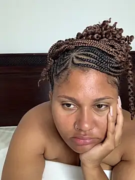 Snapshot of madell chatting on 09-14-25, 02:33 madell online show from 09-14-25, 02:33