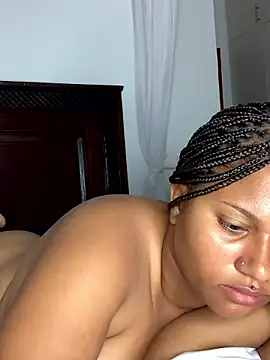 Snapshot of madell chatting on 11-14-25, 02:54 madell online show from 11-14-25, 02:54