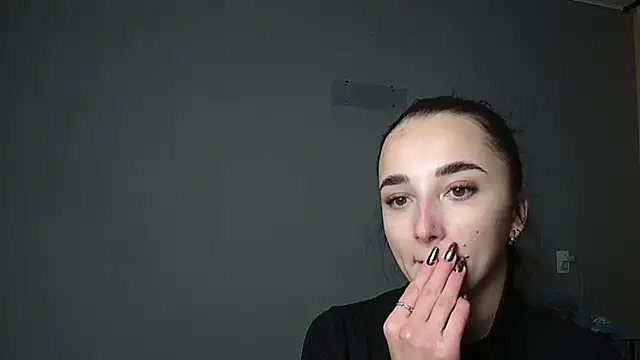 Snapshot of Eva_Gloryy chatting on 12-13-25, 08:47 Eva Gloryy online show from 12-13-25, 08:47