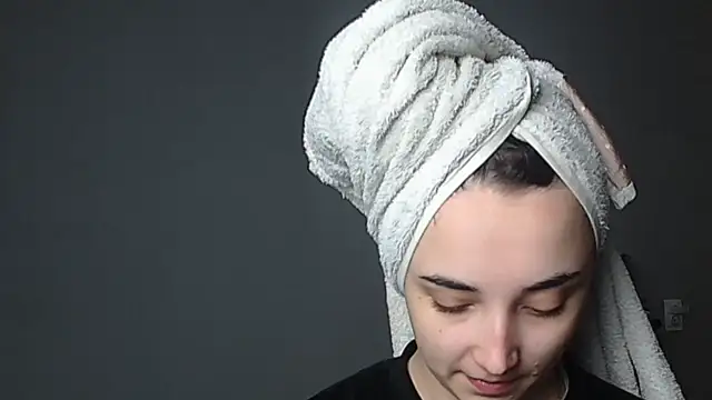 Snapshot of Eva_Gloryy chatting on 01-11-26, 06:46 Eva Gloryy online show from 01-11-26, 06:46