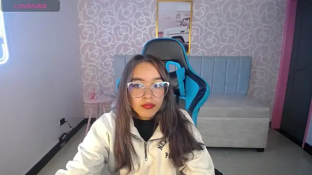 Snapshot of kassandra_ch_ chatting on 01-27-25, 04:43 kassandra ch online show from 01-27-25, 04:43