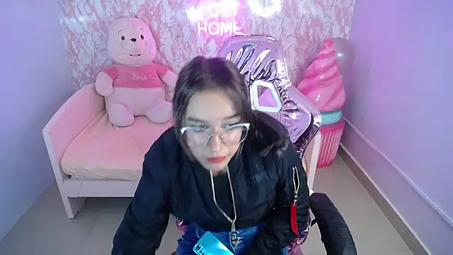 Snapshot of kassandra_ch_ chatting on 01-30-25, 04:24 kassandra ch online show from 01-30-25, 04:24