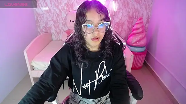 Snapshot of kassandra_ch_ chatting on 02-15-25, 04:45 kassandra ch online show from 02-15-25, 04:45
