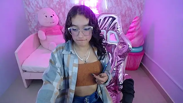 Snapshot of kassandra_ch_ chatting on 02-19-25, 04:44 kassandra ch online show from 02-19-25, 04:44