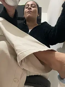 Lili  taylor online show from 03-09-26, 02:04