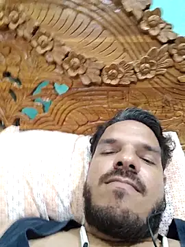 Snapshot of shaikhu chatting on 10-28-25, 08:44 shaikhu online show from 10-28-25, 08:44