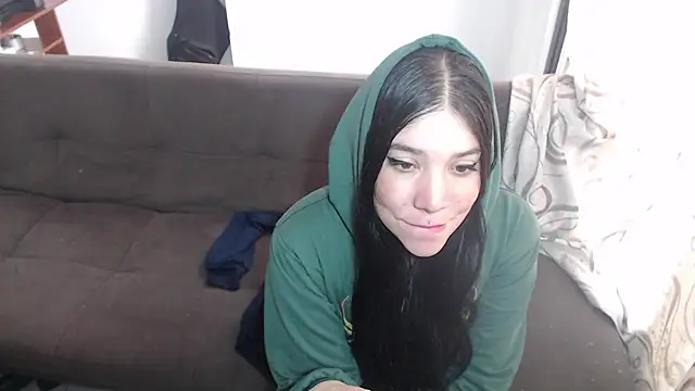 Snapshot of sharonnleon chatting on 02-14-25, 06:19 sharonnleon online show from 02-14-25, 06:19