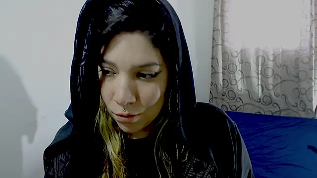 Snapshot of sharonnleon chatting on 10-07-25, 08:50 sharonnleon online show from 10-07-25, 08:50