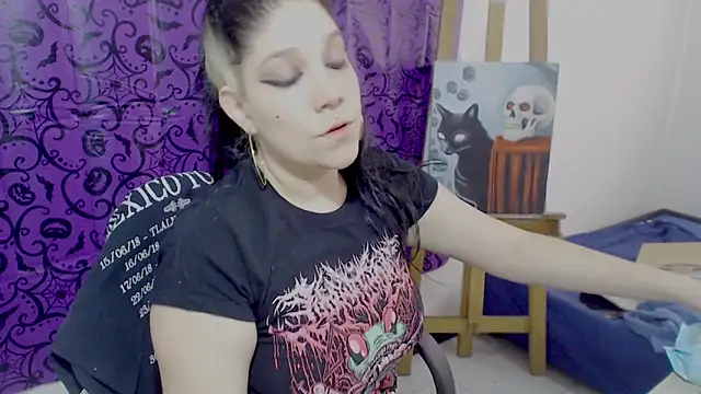 Snapshot of sharonnleon chatting on 10-10-25, 04:28 sharonnleon online show from 10-10-25, 04:28