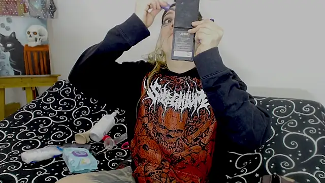 Snapshot of sharonnleon chatting on 10-16-25, 09:05 sharonnleon online show from 10-16-25, 09:05