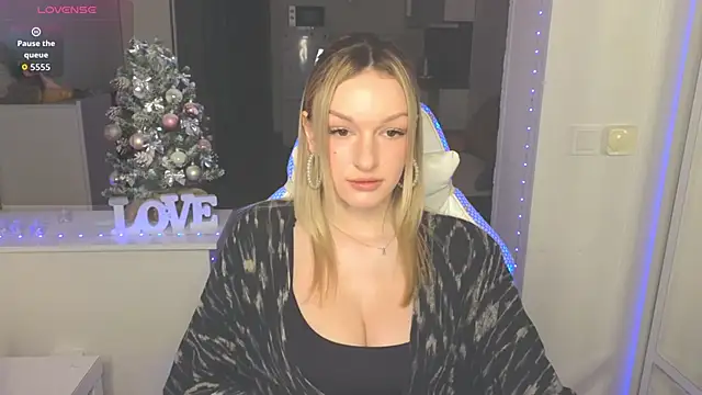 Snapshot of MargaretSweet1 chatting on 12-17-25, 12:27 MargaretSweet1 online show from 12-17-25, 12:27