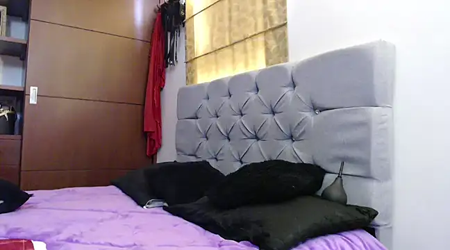 Snapshot of sachaclinford chatting on 02-27-25, 01:17 sachaclinford online show from 02-27-25, 01:17