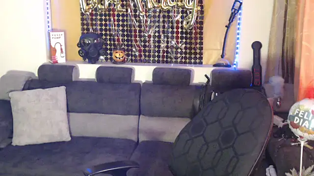 Snapshot of sachaclinford chatting on 10-17-25, 04:53 sachaclinford online show from 10-17-25, 04:53