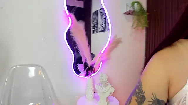 Snapshot of Georgina_caruso chatting on 03-12-25, 08:10 Georgina caruso online show from 03-12-25, 08:10