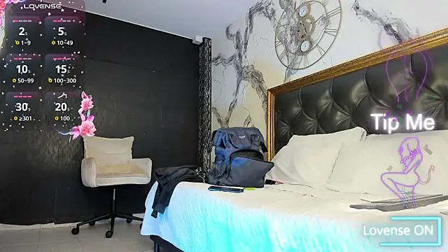 Snapshot of DalayMoore chatting on 02-04-26, 07:53 DalayMoore online show from 02-04-26, 07:53