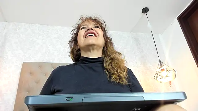 Snapshot of Dayana__Ospina chatting on 10-22-25, 07:57 Dayana Ospina online show from 10-22-25, 07:57