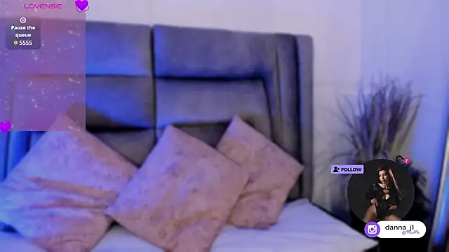 DannaJhonson1 online show from 11-06-25, 07:48