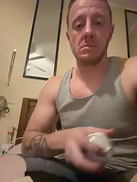 Snapshot of biggzee6 chatting on 02-13-26, 01:01 biggzee6 online show from 02-13-26, 01:01