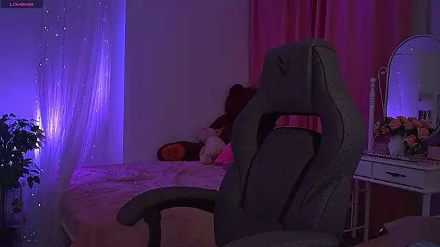 Snapshot of DakotaaJohnnson chatting on 10-27-25, 11:47 DakotaaJohnnson online show from 10-27-25, 11:47