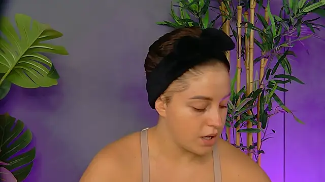 Snapshot of PatriciaSpice chatting on 09-19-25, 05:09 PatriciaSpice online show from 09-19-25, 05:09