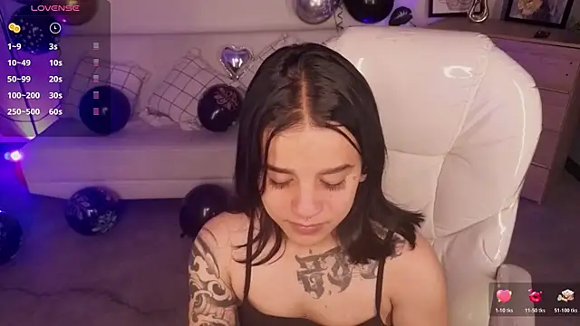 Nicole Foxx  online show from 04-17-26, 06:11