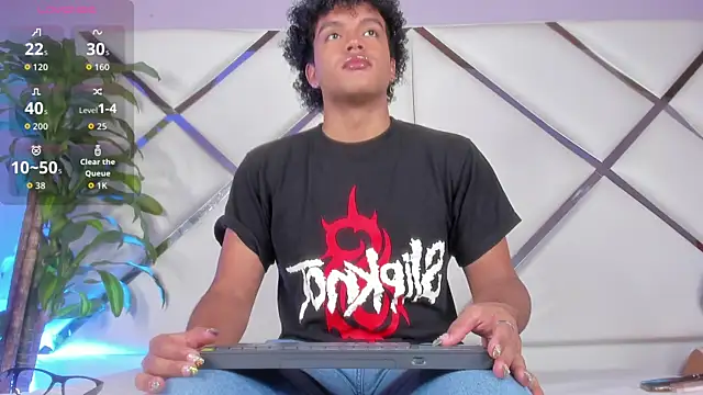 Snapshot of DanteAndKyle chatting on 11-17-25, 11:10 DanteAndKyle online show from 11-17-25, 11:10