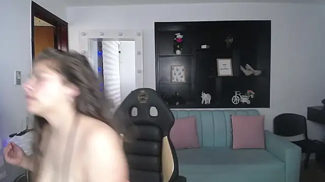 Snapshot of Kitten_Cam chatting on 02-15-25, 06:55 Kitten Cam online show from 02-15-25, 06:55