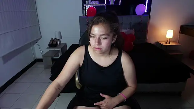 Snapshot of Kitten_Cam chatting on 02-20-25, 09:31 Kitten Cam online show from 02-20-25, 09:31