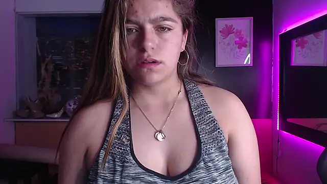 Snapshot of Kitten_Cam chatting on 10-04-25, 06:22 Kitten Cam online show from 10-04-25, 06:22