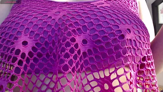 Snapshot of Kitten_Cam chatting on 10-27-25, 04:16 Kitten Cam online show from 10-27-25, 04:16