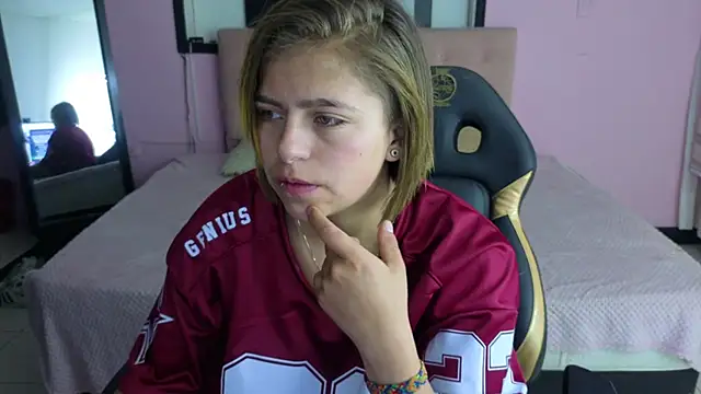 Kitten Cam online show from 04-14-26, 11:44