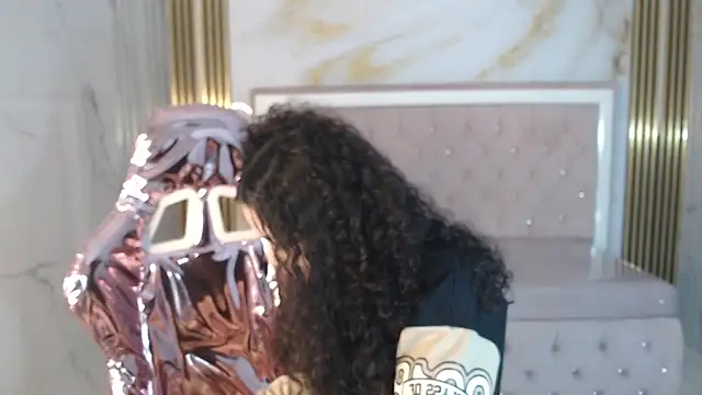 Snapshot of shalon_diaz_s chatting on 03-15-25, 01:18 shalon diaz s online show from 03-15-25, 01:18