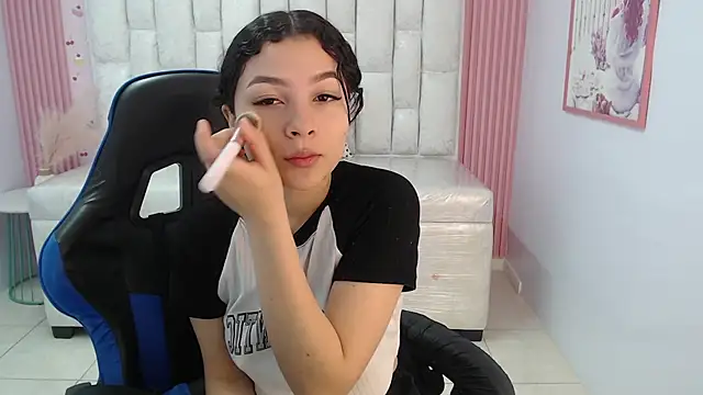 Snapshot of shalon_diaz_s chatting on 09-17-25, 01:02 shalon diaz s online show from 09-17-25, 01:02