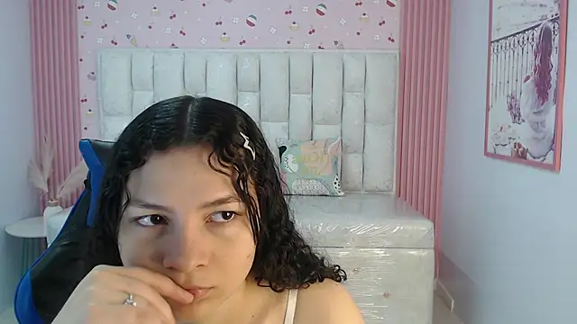 Snapshot of shalon_diaz_s chatting on 09-18-25, 01:02 shalon diaz s online show from 09-18-25, 01:02