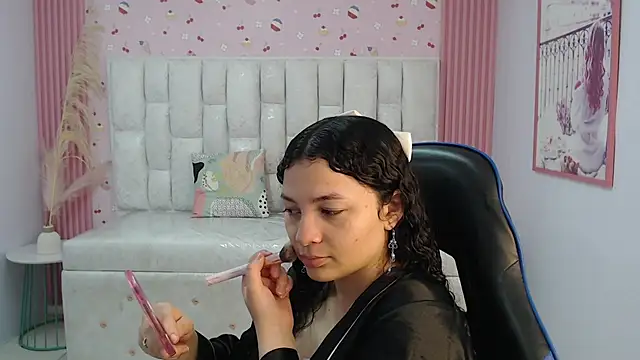 Snapshot of shalon_diaz_s chatting on 10-06-25, 01:08 shalon diaz s online show from 10-06-25, 01:08