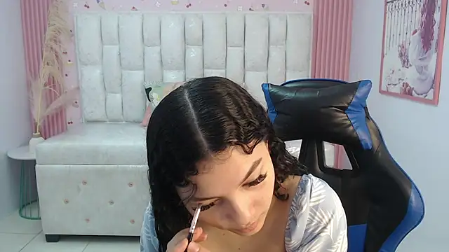 Snapshot of shalon_diaz_s chatting on 10-09-25, 01:42 shalon diaz s online show from 10-09-25, 01:42