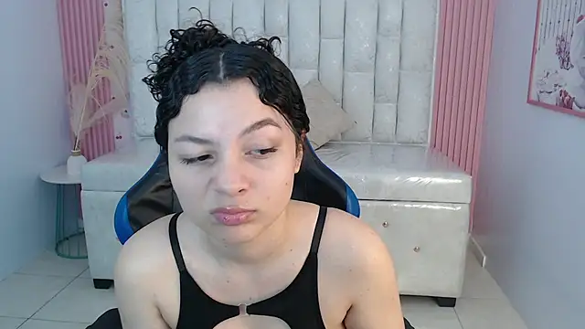 Snapshot of shalon_diaz_s chatting on 10-18-25, 01:12 shalon diaz s online show from 10-18-25, 01:12