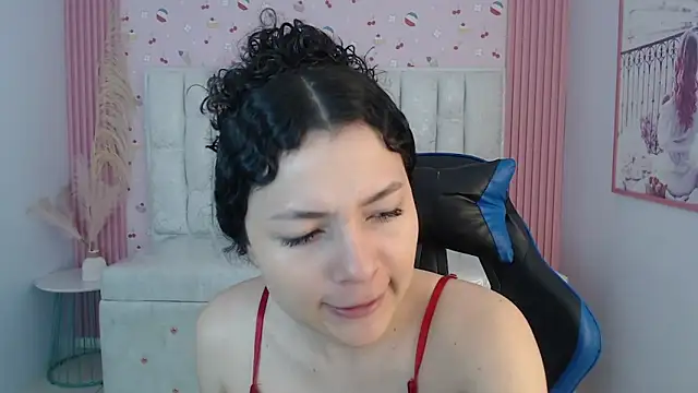 Snapshot of shalon_diaz_s chatting on 10-19-25, 01:01 shalon diaz s online show from 10-19-25, 01:01