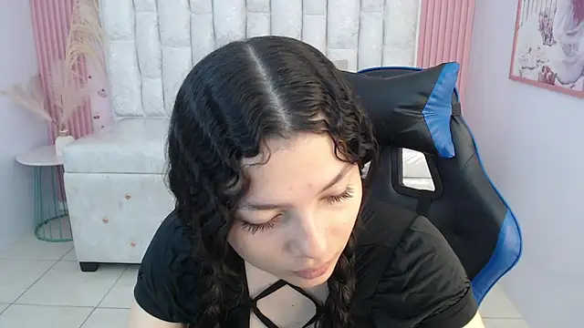 Snapshot of shalon_diaz_s chatting on 10-22-25, 01:33 shalon diaz s online show from 10-22-25, 01:33