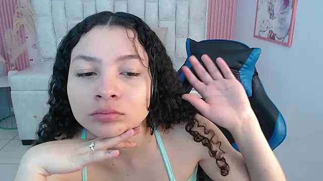 Snapshot of shalon_diaz_s chatting on 10-27-25, 01:04 shalon diaz s online show from 10-27-25, 01:04