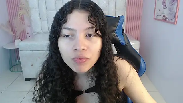 Snapshot of shalon_diaz_s chatting on 10-31-25, 01:56 shalon diaz s online show from 10-31-25, 01:56