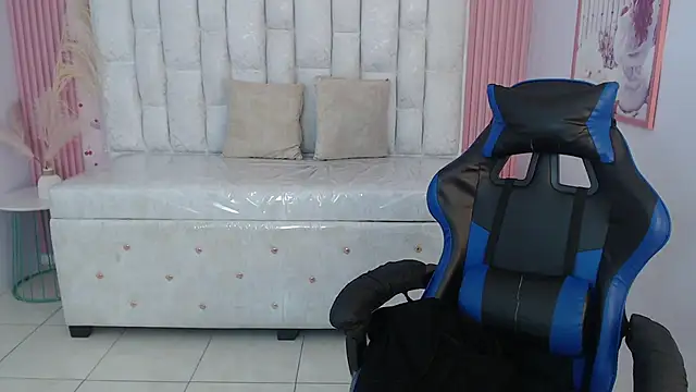 Snapshot of shalon_diaz_s chatting on 11-01-25, 01:13 shalon diaz s online show from 11-01-25, 01:13