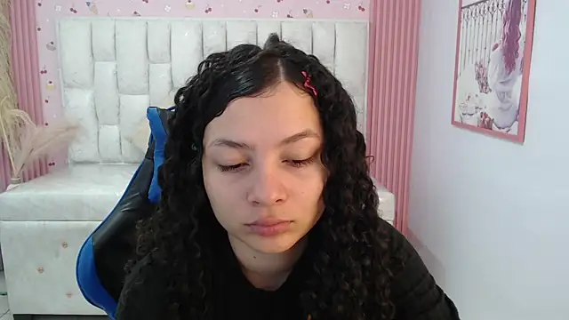 Snapshot of shalon_diaz_s chatting on 11-15-25, 01:18 shalon diaz s online show from 11-15-25, 01:18