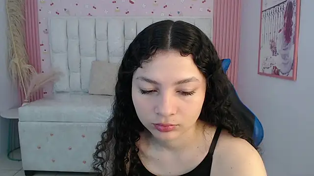 Snapshot of shalon_diaz_s chatting on 11-21-25, 01:43 shalon diaz s online show from 11-21-25, 01:43