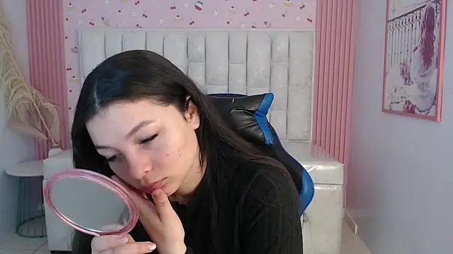 Snapshot of shalon_diaz_s chatting on 12-15-25, 01:04 shalon diaz s online show from 12-15-25, 01:04