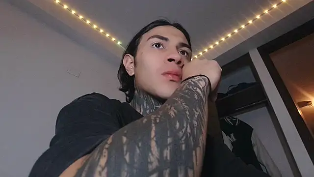 Snapshot of jord4nn__ chatting on 01-23-25, 04:19 jord4nn online show from 01-23-25, 04:19