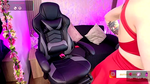 Aurora thomas  1 online show from 09-11-25, 11:38